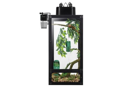 Fontaine plastique avec plante