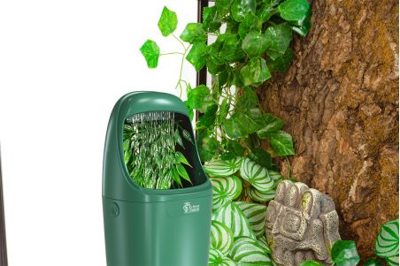 Fontaine plastique avec plante